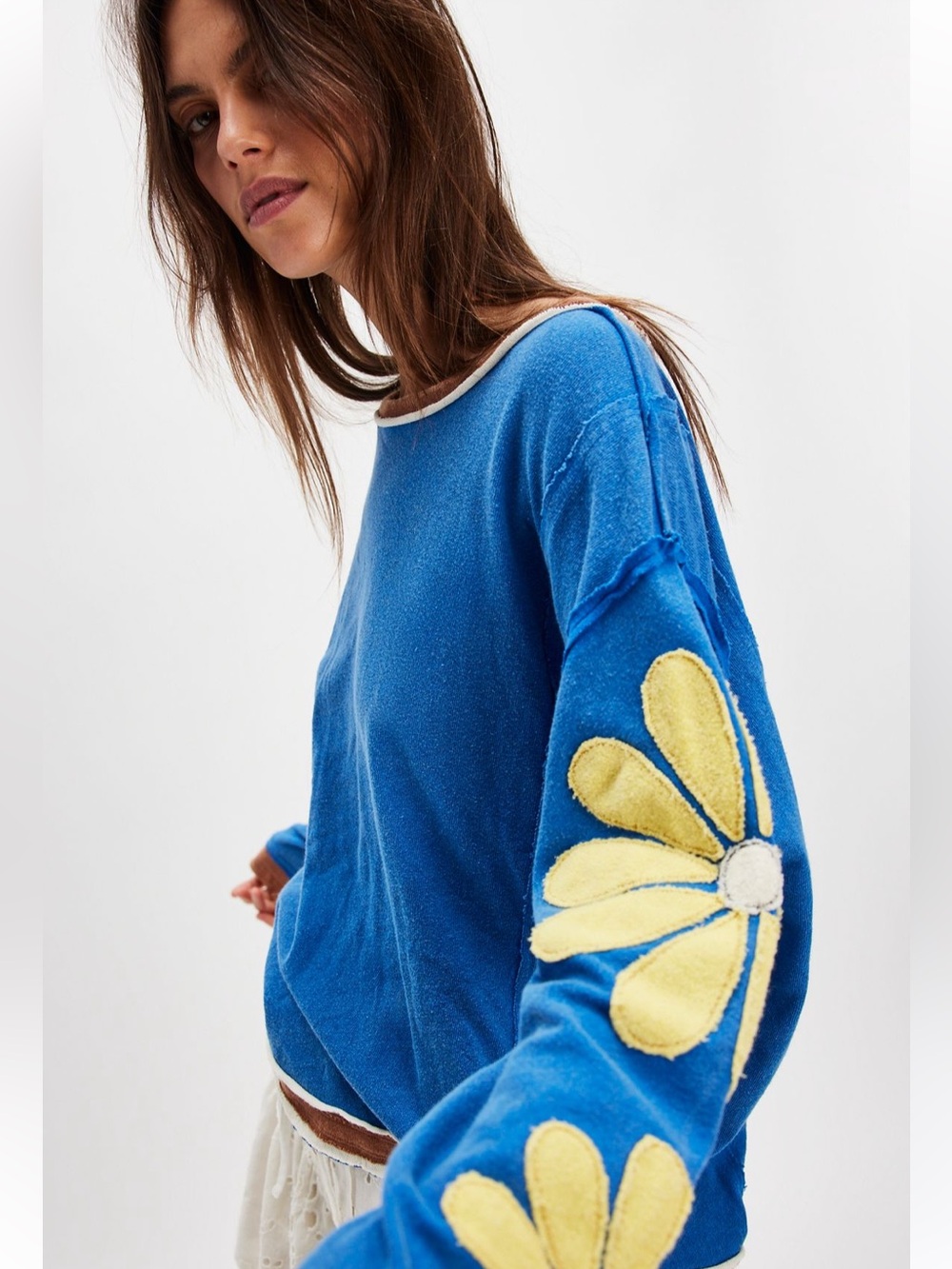 We The Free “You’re a Star”  Oversized Top with Daisies Appliquéd to Arms Sz L